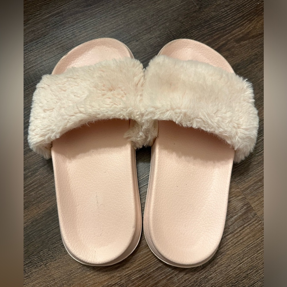 Jessica Simpson fuzzy pink slides - Picture 2 of 3